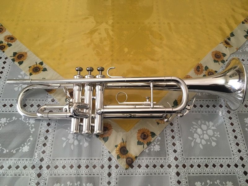 King Silver Flair Trumpet 1055t for Sale in San Jose, CA OfferUp