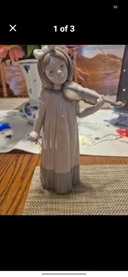 Nao Cermaic figure