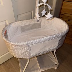 Delta Children Bassinet