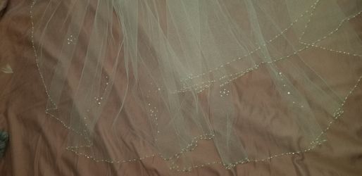 Beautiful wedding veil with rhinestones and beads! Sparkly! Like new, no stains!