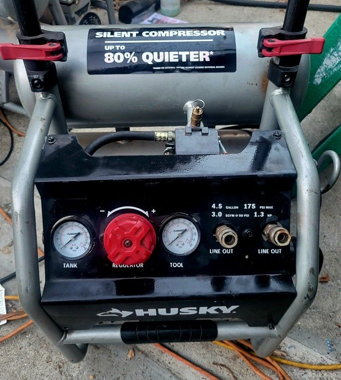 HUSKY 175PSI 4.5GL PORTABLE AIR COMPRESSOR