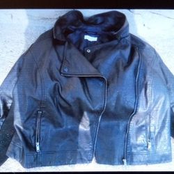 Woman's Black Leather Jacket Good Condition Size 1x $30.00