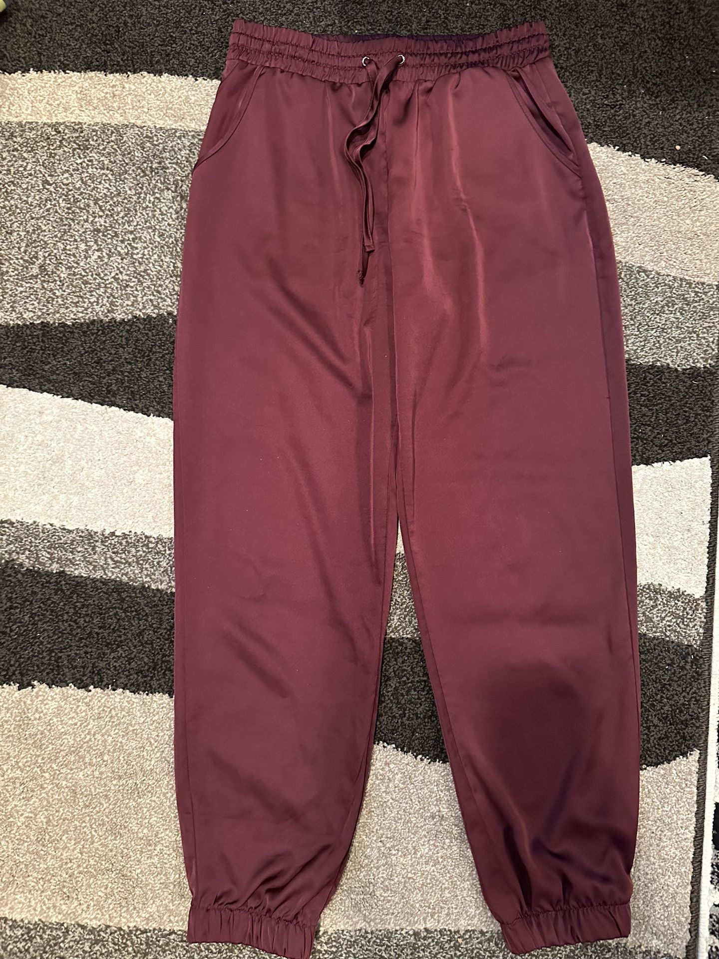 Women’s Silk Like Joggers Pants Size Medium
