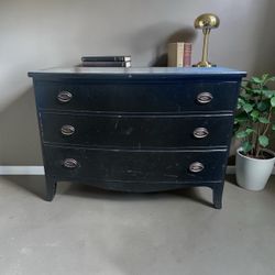 Vintage Drexel Furniture 3-Drawer Bowfront Dresser