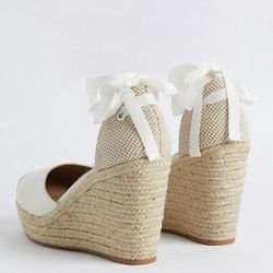 Torrid 9.5 White Wedge Shoes