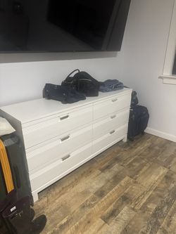 White 6-Drawer Dresser – Great Condition
