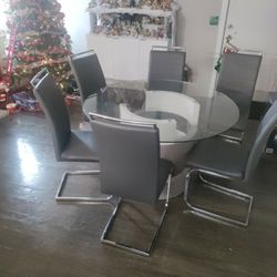 Round Dinning Table With Chairs And Sofas