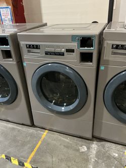 Crossover WHLFP817MC2 Commercial Front Load Washing Machine (Open-Box / Scratch & Dent)