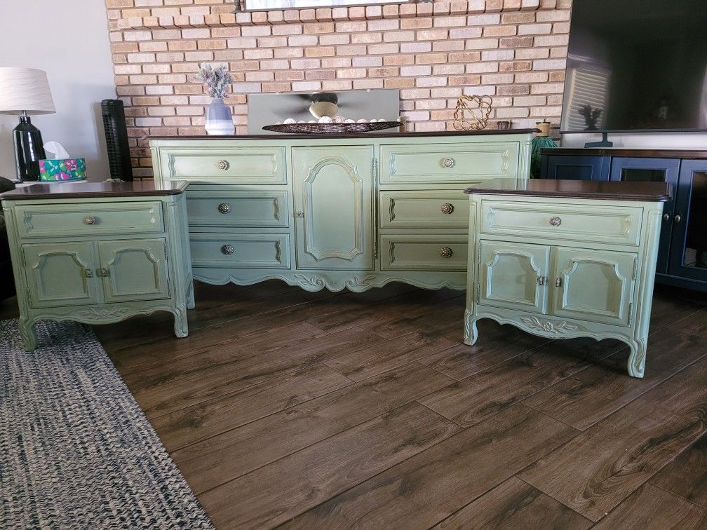 Beautifully Refinished Drexel Dresser And 2 Night Stands
