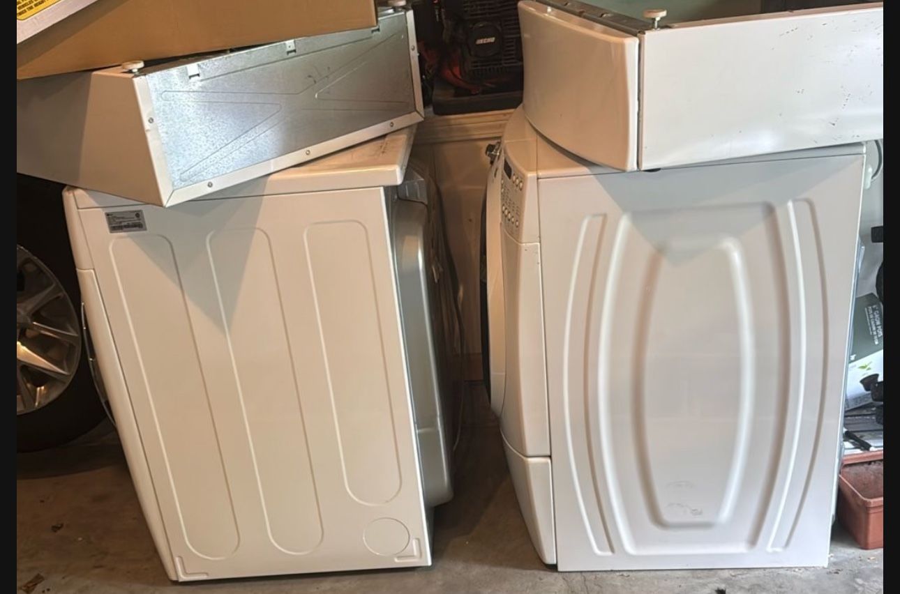 Whirlpool Washer And LG Electric Dryer With Pedestal Bases
