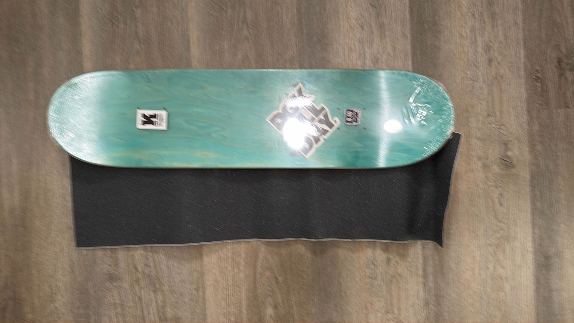 DGK skateboard + grip tape
