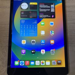 Ipad 9th Gen  64GB with Speck Case