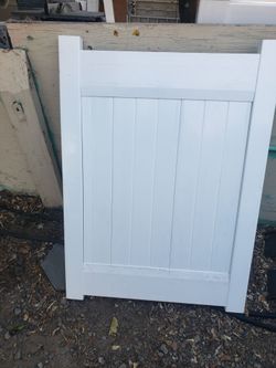 Vinyl gate