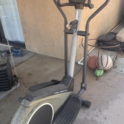 Gold's Gym Stride Trainer 350i elliptical machine