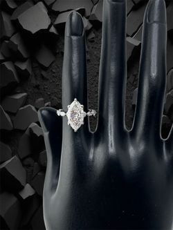 Beautiful Marquis shape Diamond ring in gold