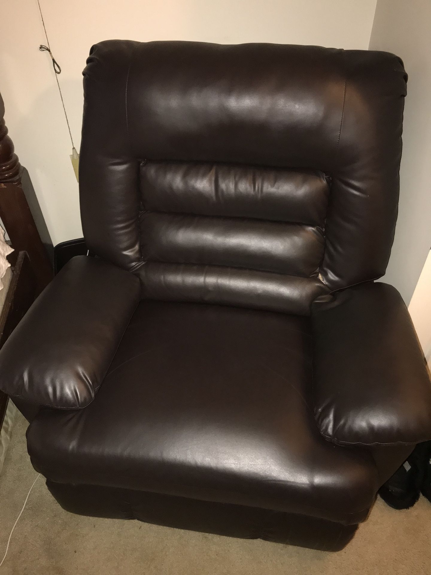 Great recliner in good condition must go immediately