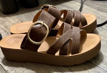 Women’s sandals