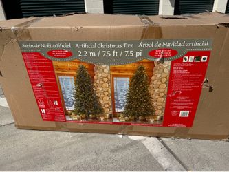 Costco 7.5ft Christmas tree pre lit