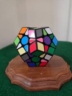 12 Sided QiYi Megaminx QiHeng Speed Cube Magic Twist 3D Puzzle Brain Teaser.