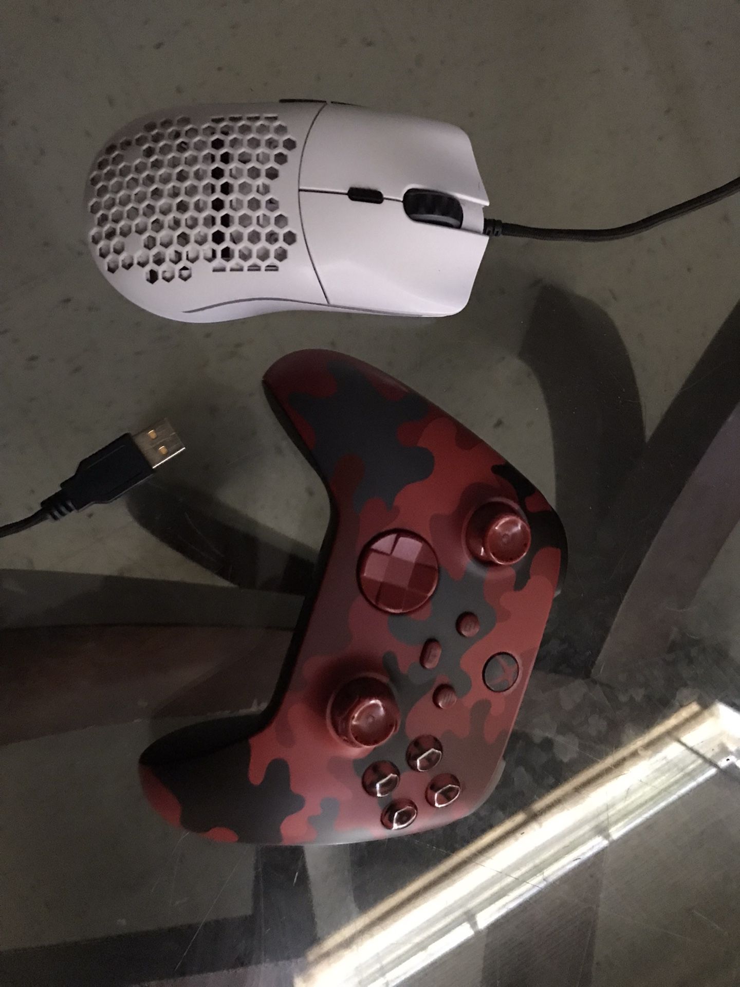 gloriousw model o Mouse and Xbox one controller will trade for decent laptop