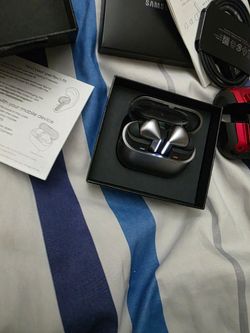 Like New Samsung Galaxy Buds 3 Pro + Free Amazon Case!