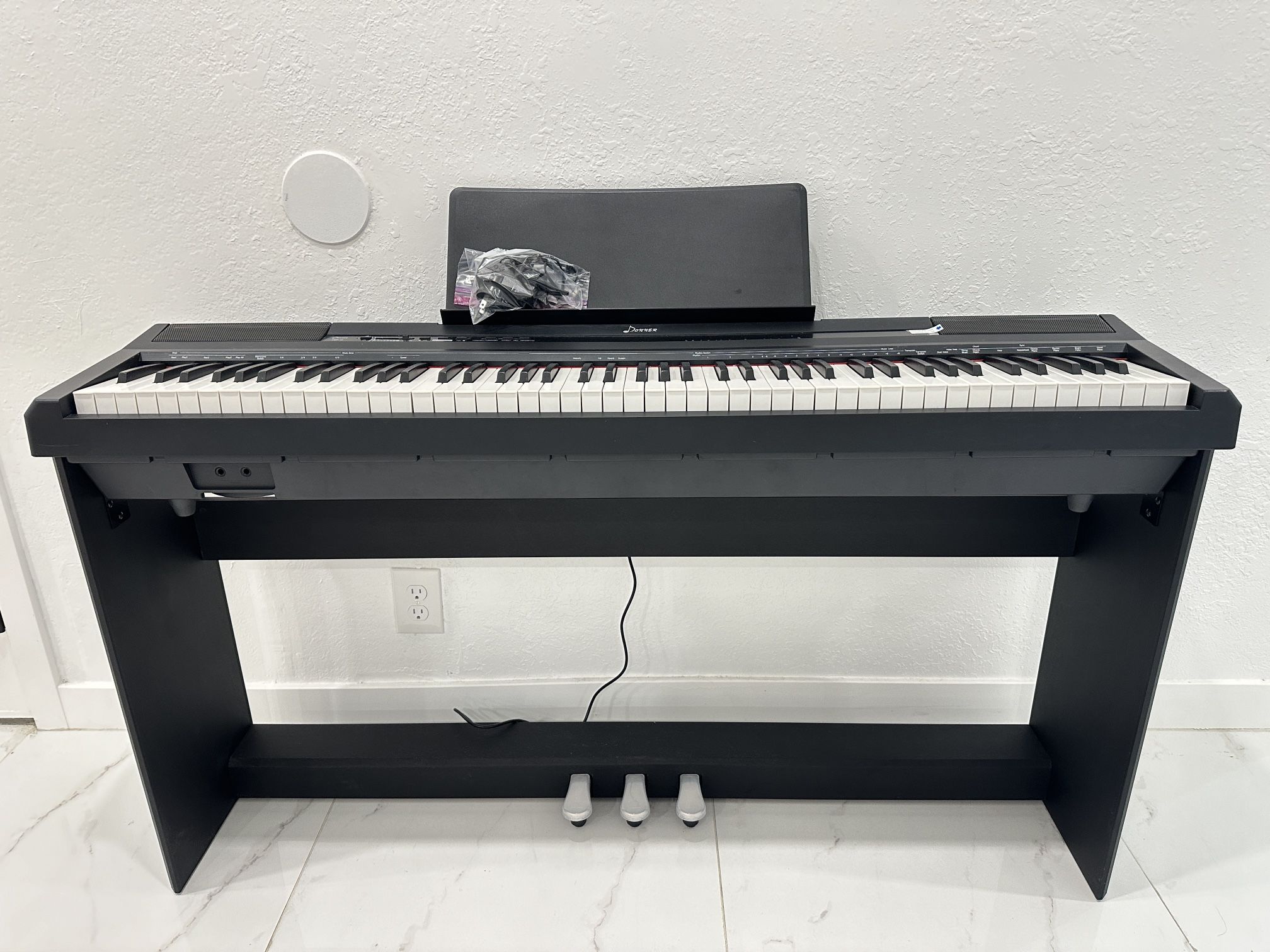 Donner DEP-10 Digital Piano with Stand (Like New)
