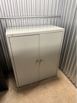 Storage cabinet