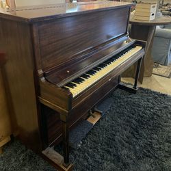 upright piano 
