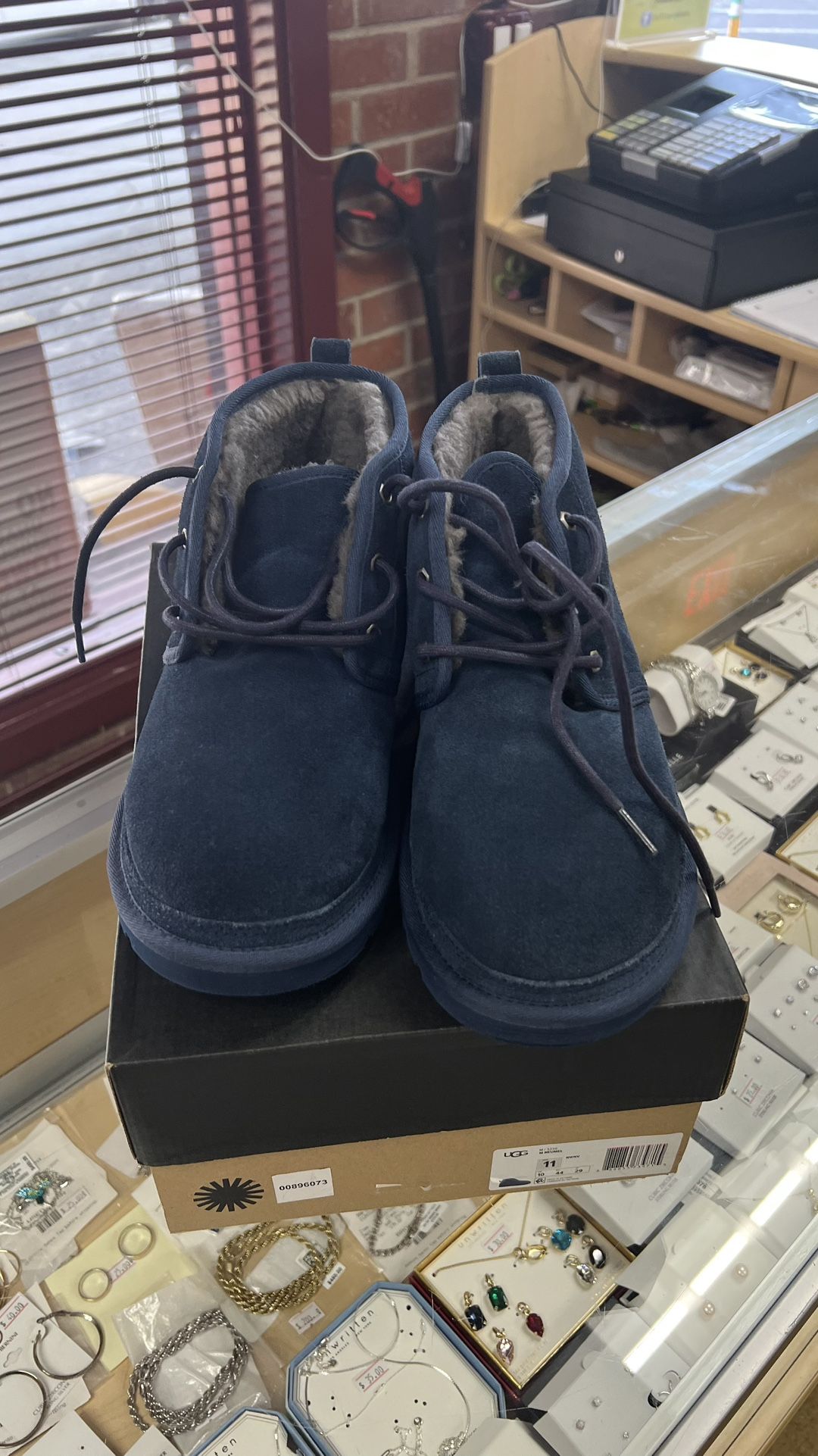 UGG