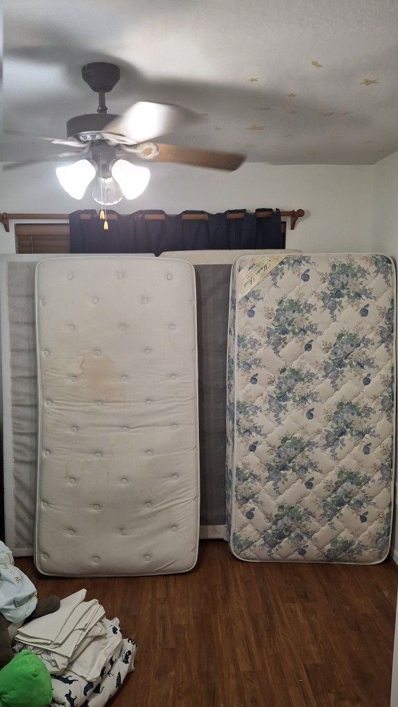 FREE TWIN MATRESSES WITH BOX SPRINGS