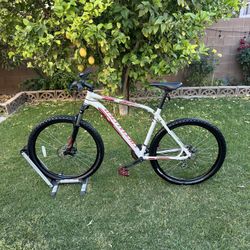 SPECIALIZED PITCH 27.5 INCH MOUNTAIN BIKE, 8X3 SPEED, XL ALUMINUM FRAME, LIKE BRAND NEW