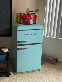 Mini fridge