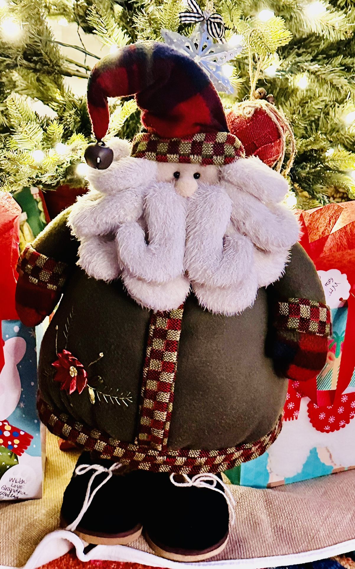 CHARMING STAND-UP SANTA