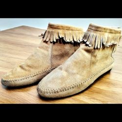 Minnetonka leather upper moccasins back zipper-up Ankle women's boots. Size 7