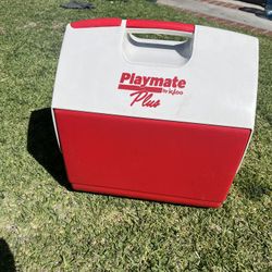 Igloo Playmate Plus Cooler RED White Flip top 15" x 10" x 12" 24QT