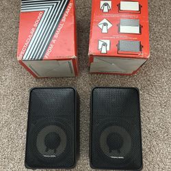 Pair of Realistic Minimus-7 Black Bookshelf Speakers 8 Ohm 40w