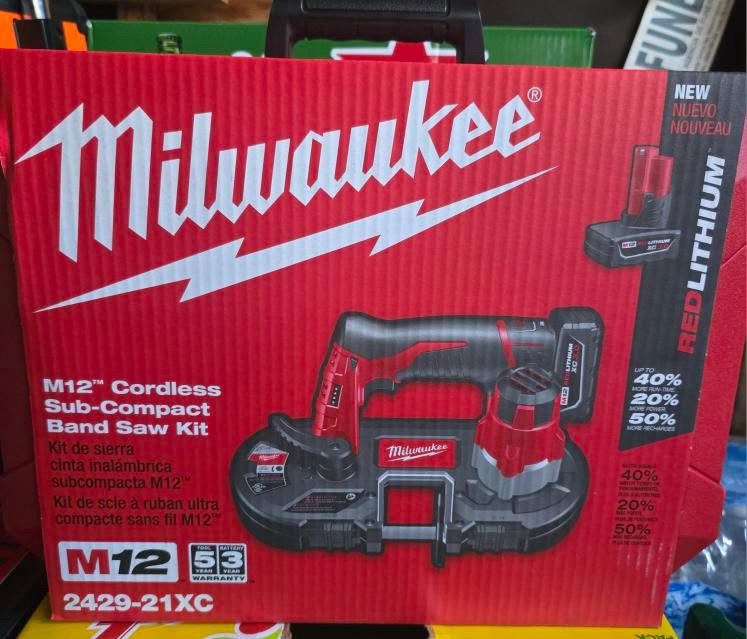 Milwaukee Bandsaw 12V with battery and charger