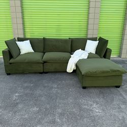 Gorgeous Olive Green Cloud Sectional NEW IN BOX $50DOWN 