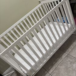 Baby Crib With Mattress 