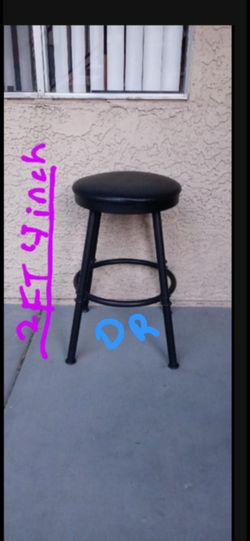 Bar stool like new 2ft 4inch pickup 3-8:30 pm rainbow/charleston cash only moving sale
