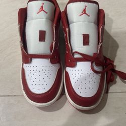Jordan 1 Low GS5.5y
