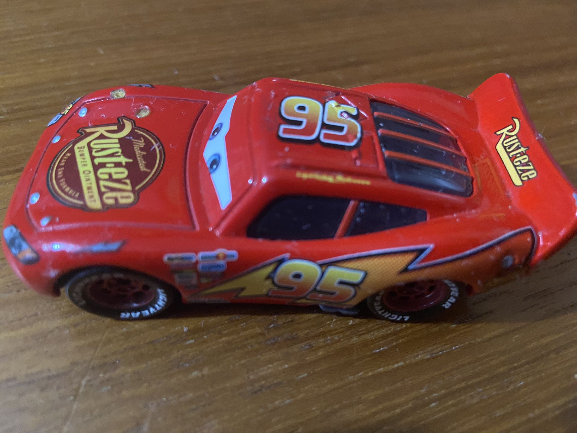 Disney Pixar Cars Lightning McQueen 95 Metal Diecast Toy