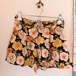 Floral patterned shorts, size small