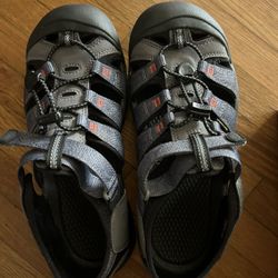 Keen Newport Youth Shoe Size 7