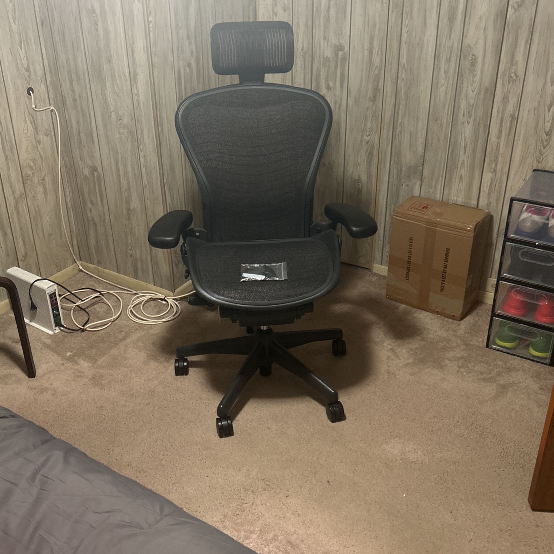 Herman Miller Aeron Carbon Wave Size B - Fully Loaded w/ Ergoking Headrest