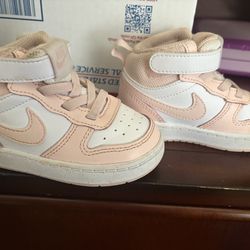 Girls Nike mid raise