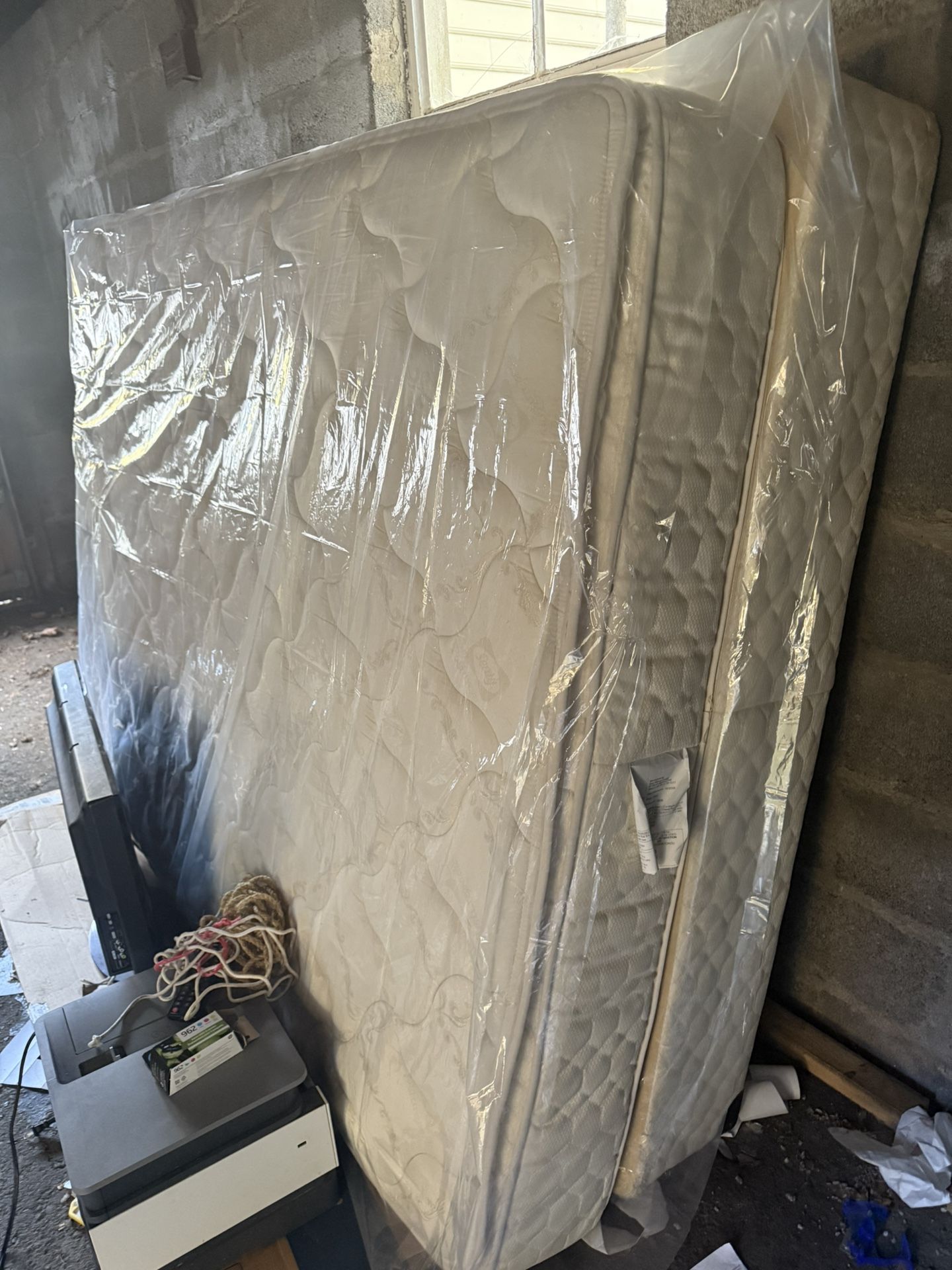 Queen Size W Box Spring 