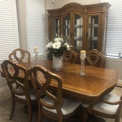 Dining Room Set With Showcase