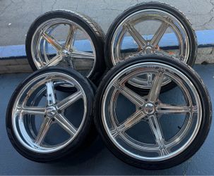 Intro Hauler Staggered 22x9 - 22x11 5x5 With 265/35/22 - 335/25/22 Toyo St III Tires🔥🔥🔥