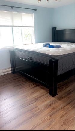 Beautyrest Silver Mattress with Black Bed Frame
